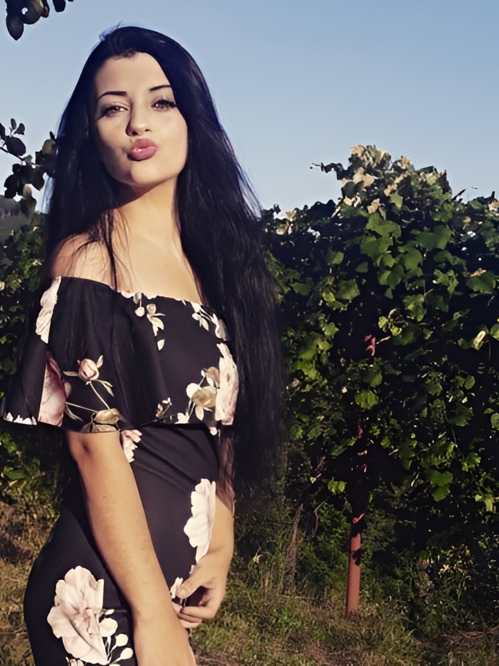 Ангелина привлекальеная девушка из Нурлат цена от 10000 руб